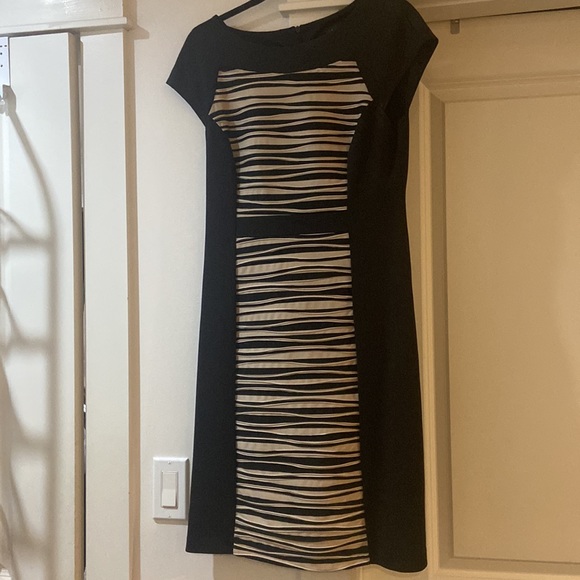 Connected Apparel Black, Sleeveless, Fitted Dress - Picture 2 of 5